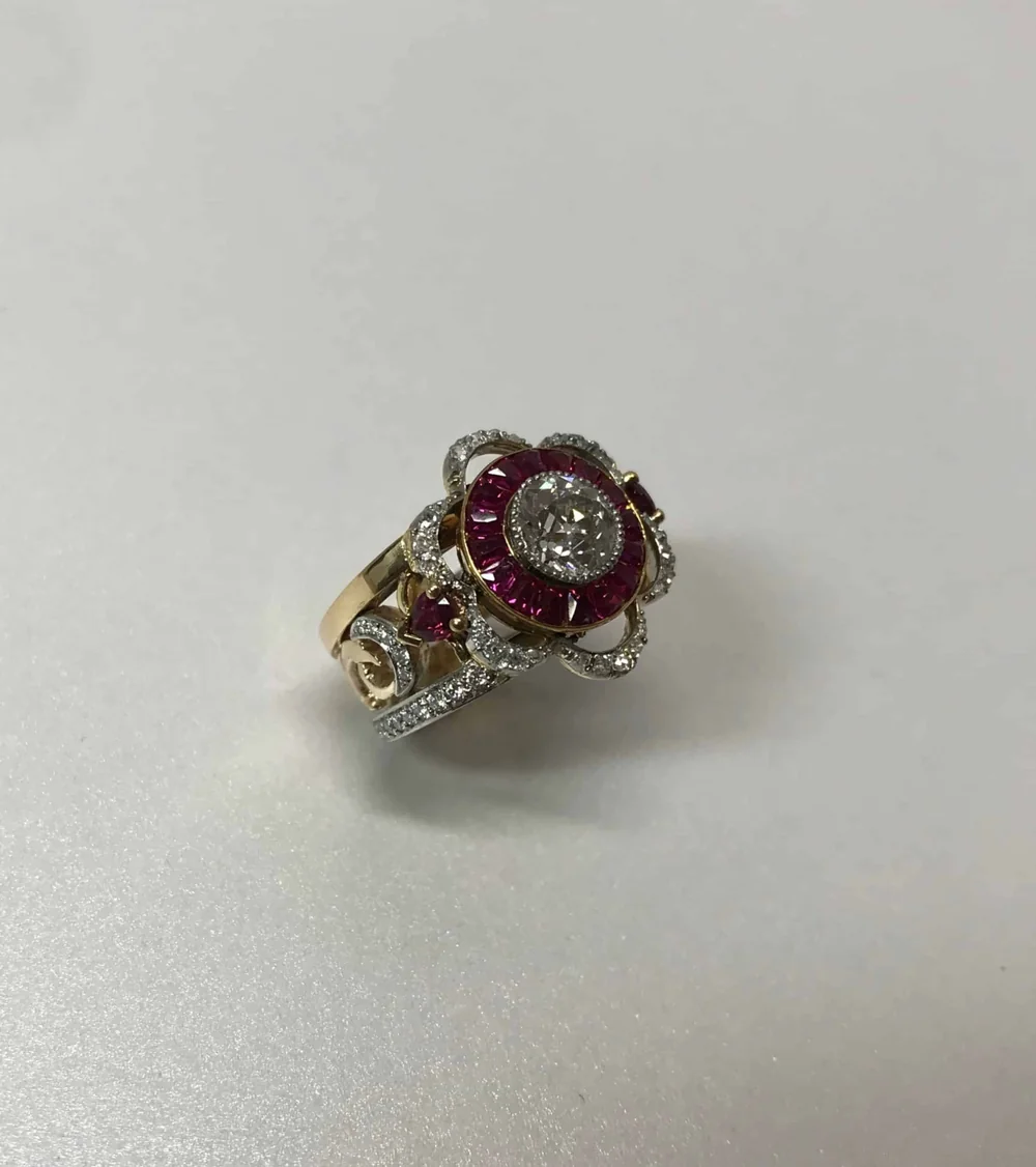 Bague contemporaine issue de la broche ancienne