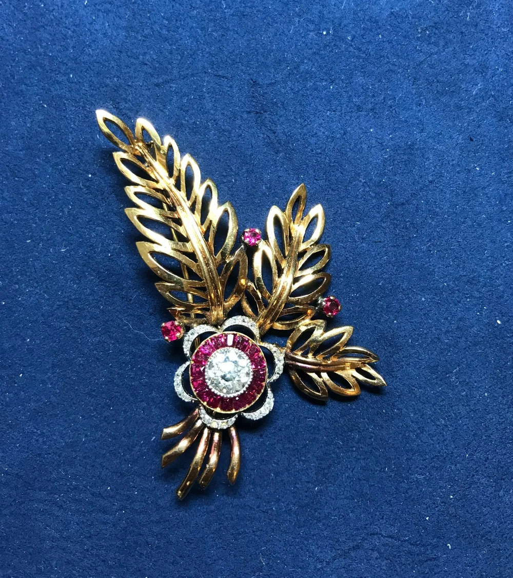 La broche ancienne avant sa transformation